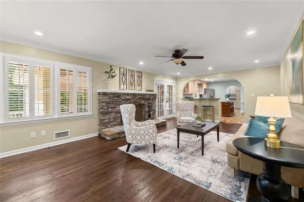 Listing photo 6