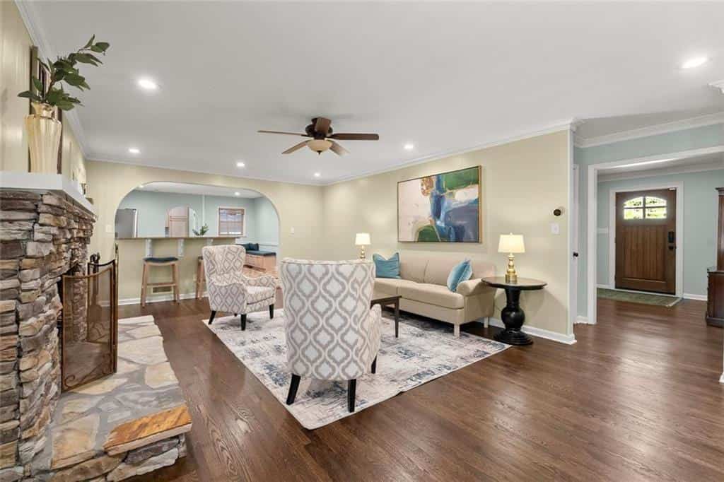 Listing photo 3