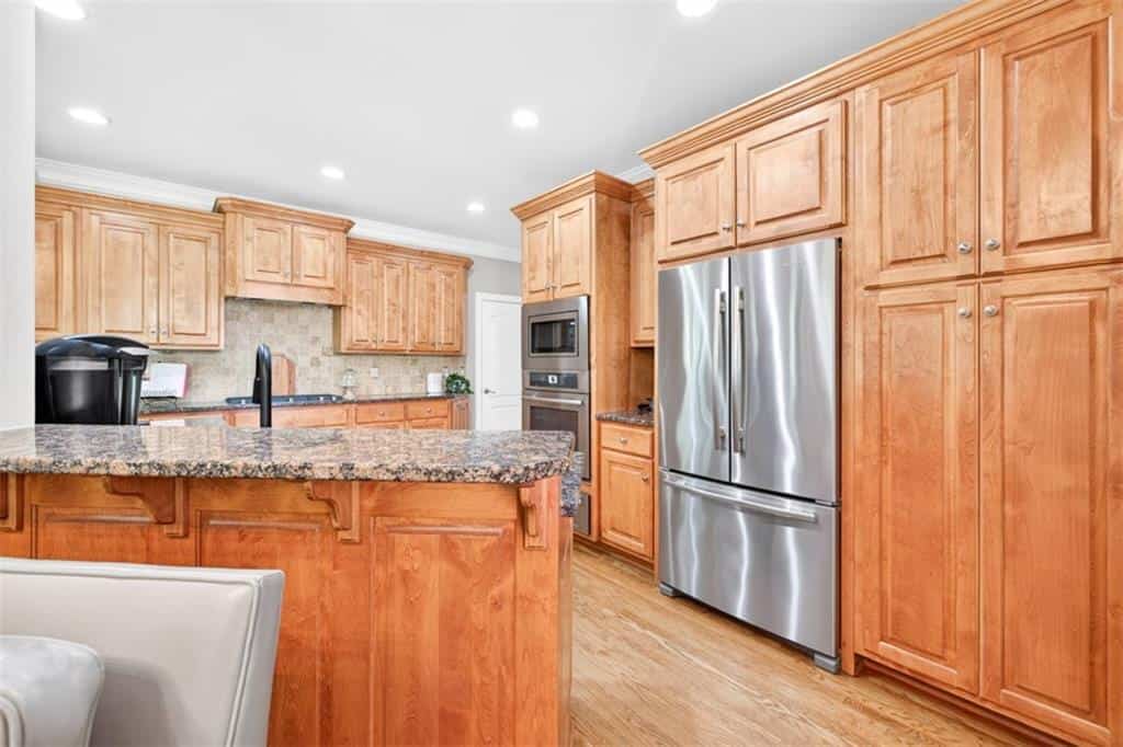 Listing photo 3