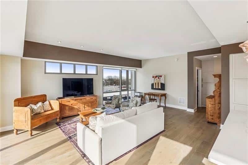 Listing photo 6