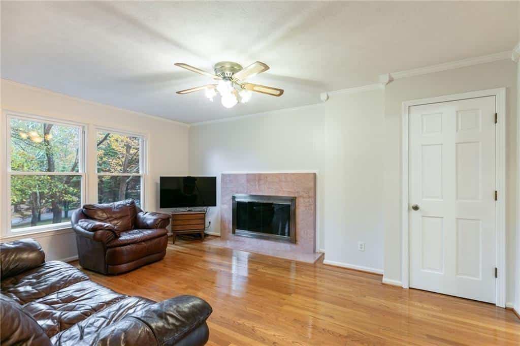 Listing photo 6