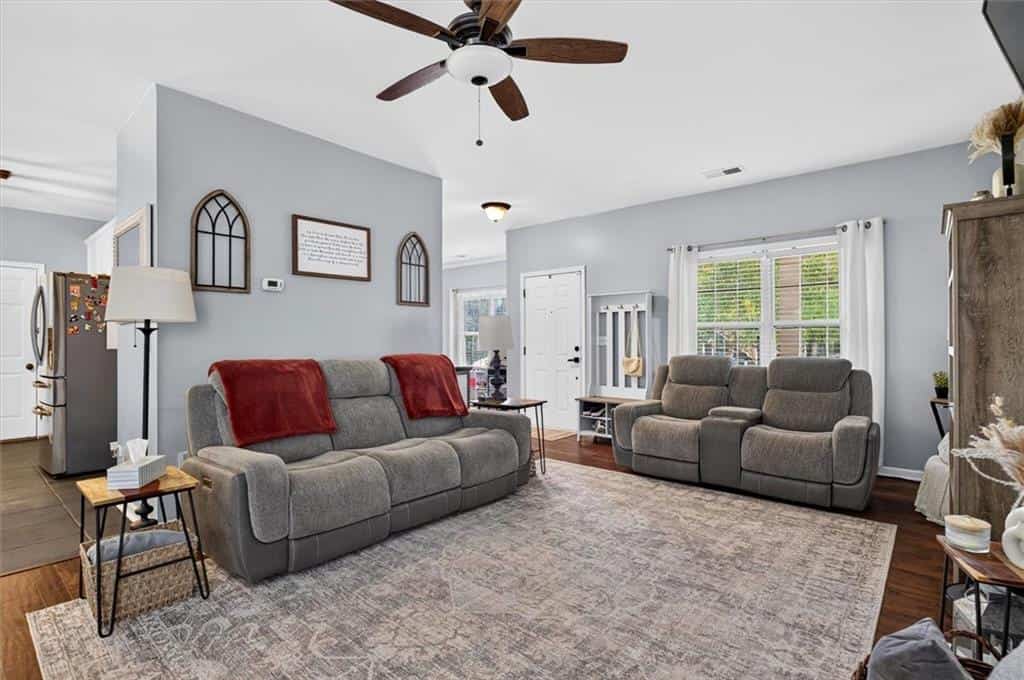 Listing photo 6