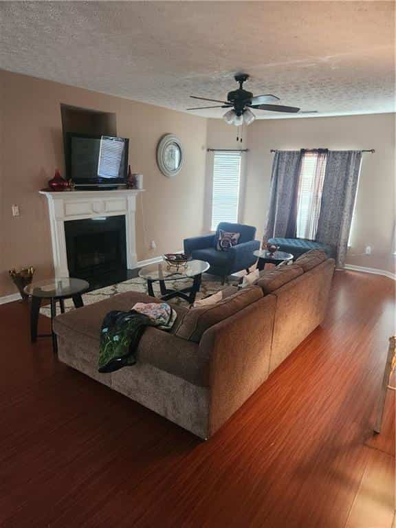 Listing photo 3