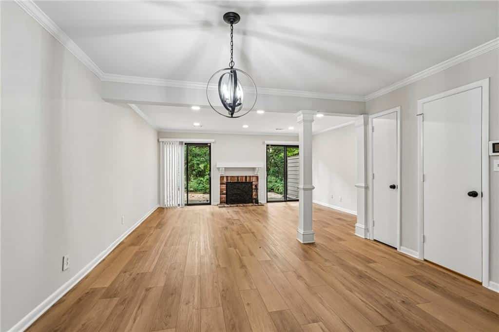 Listing photo 6