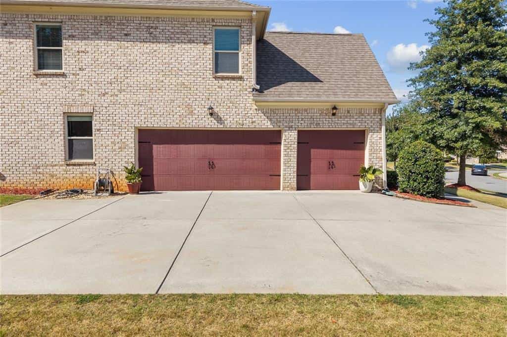 Listing photo 6