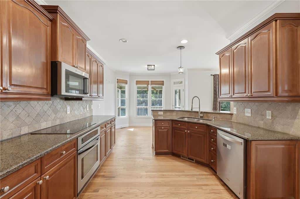 Listing photo 6