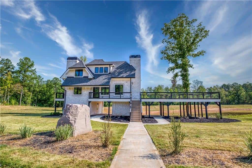 692 Hutchins Wolfskin Road, Stephens, GA 30667