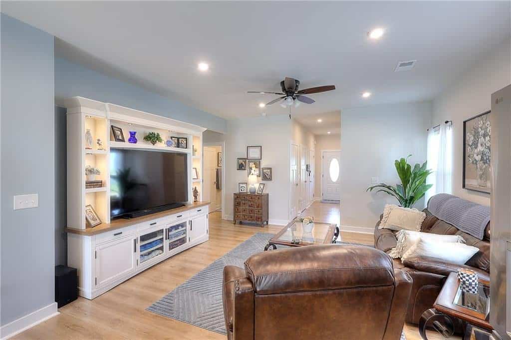 Listing photo 6