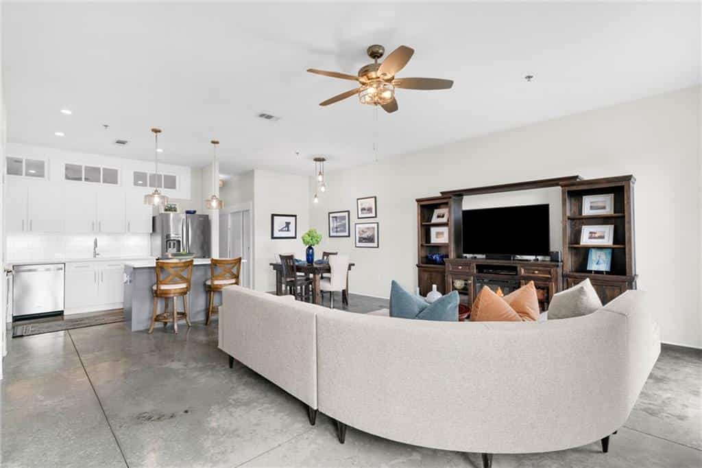 Listing photo 6