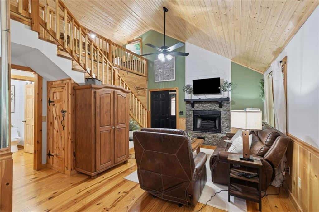 Listing photo 6