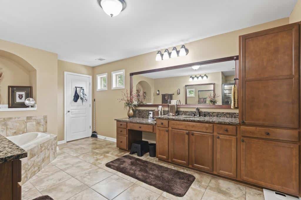 Listing photo 6