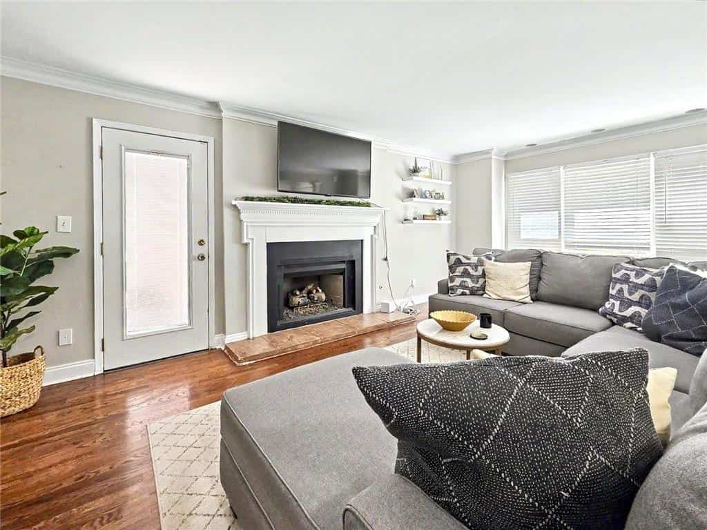 Listing photo 6