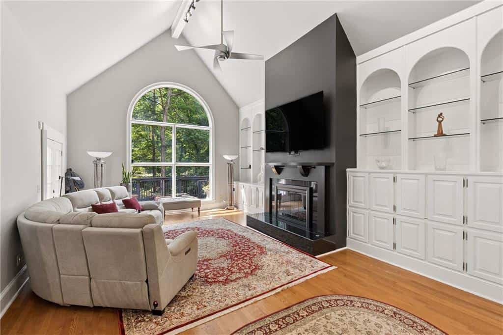 Listing photo 6