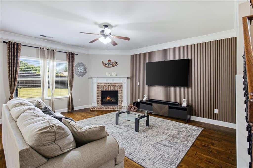 Listing photo 6