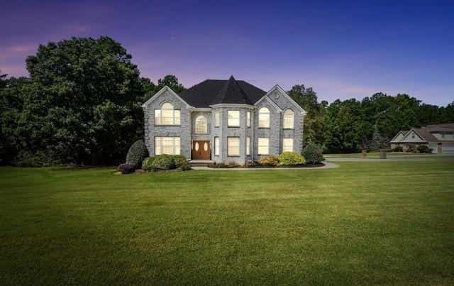 Listing photo 2