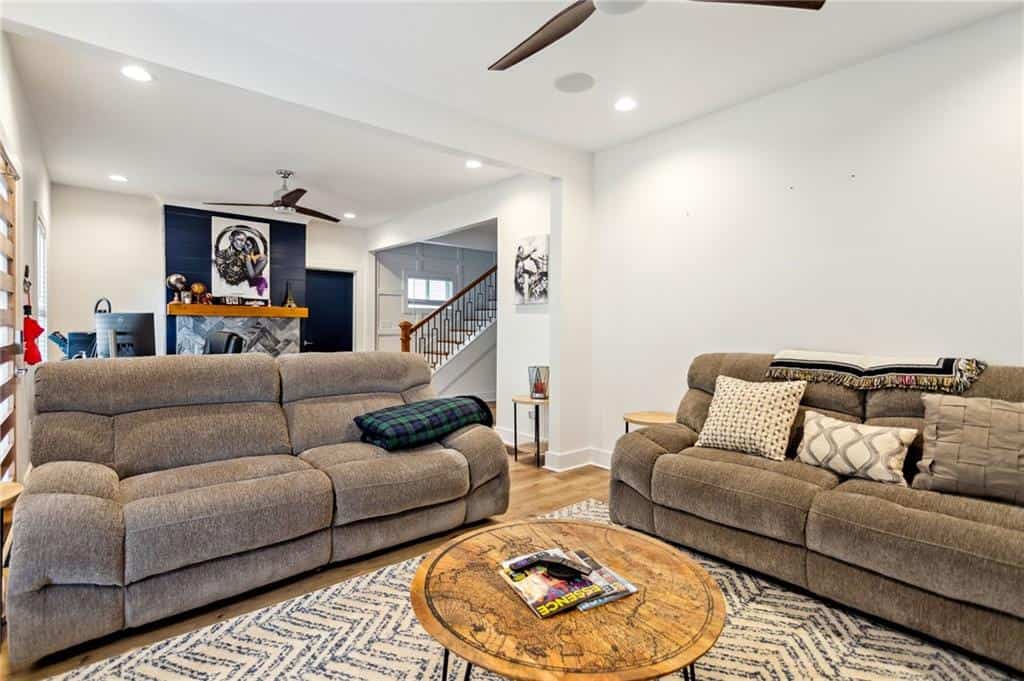 Listing photo 6