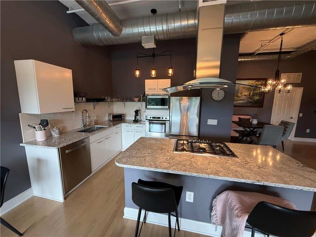 Listing photo 6