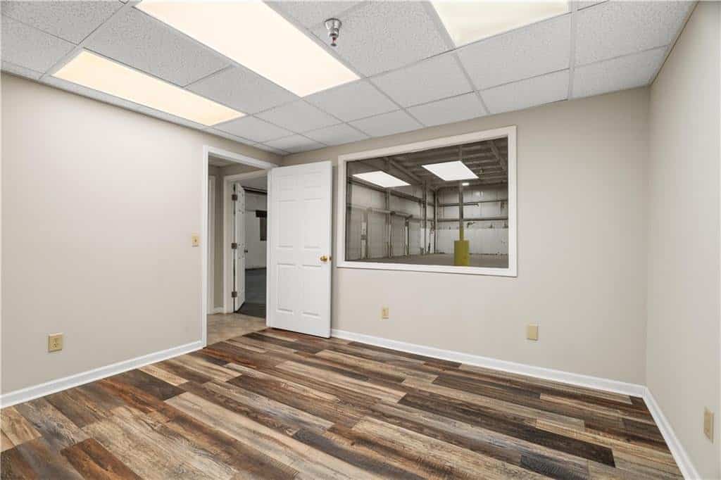 Listing photo 6