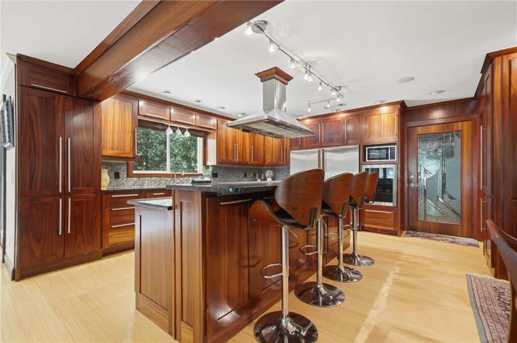 Listing photo 6