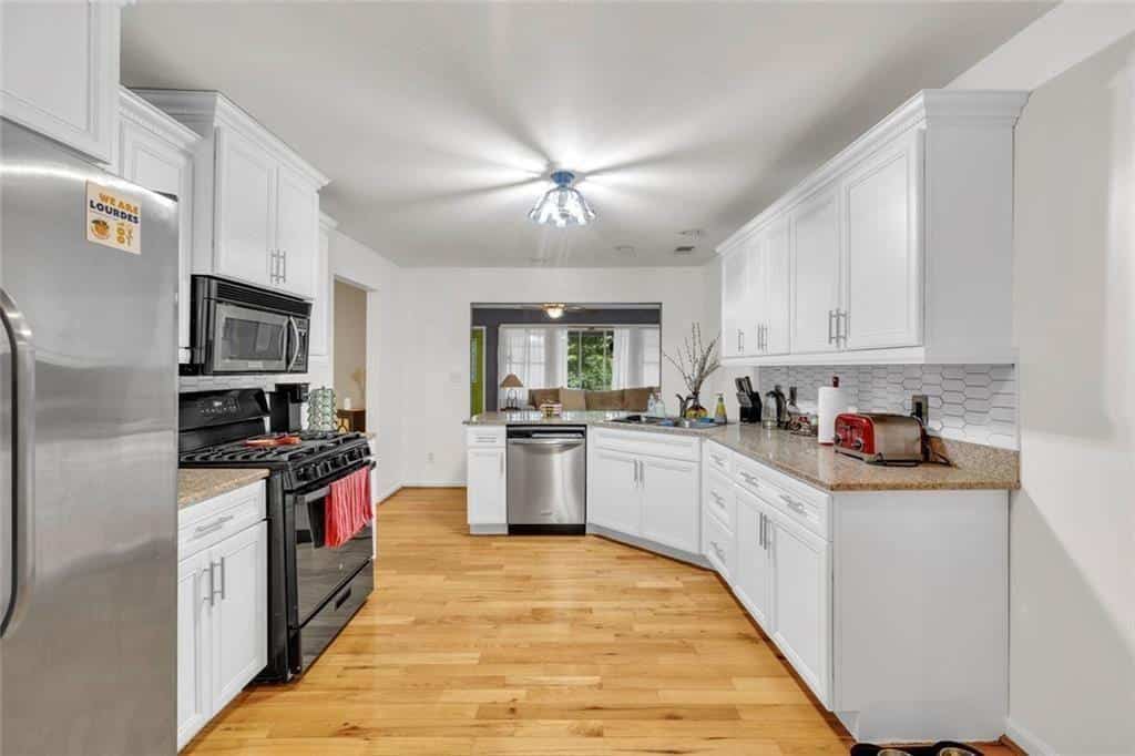 Listing photo 4