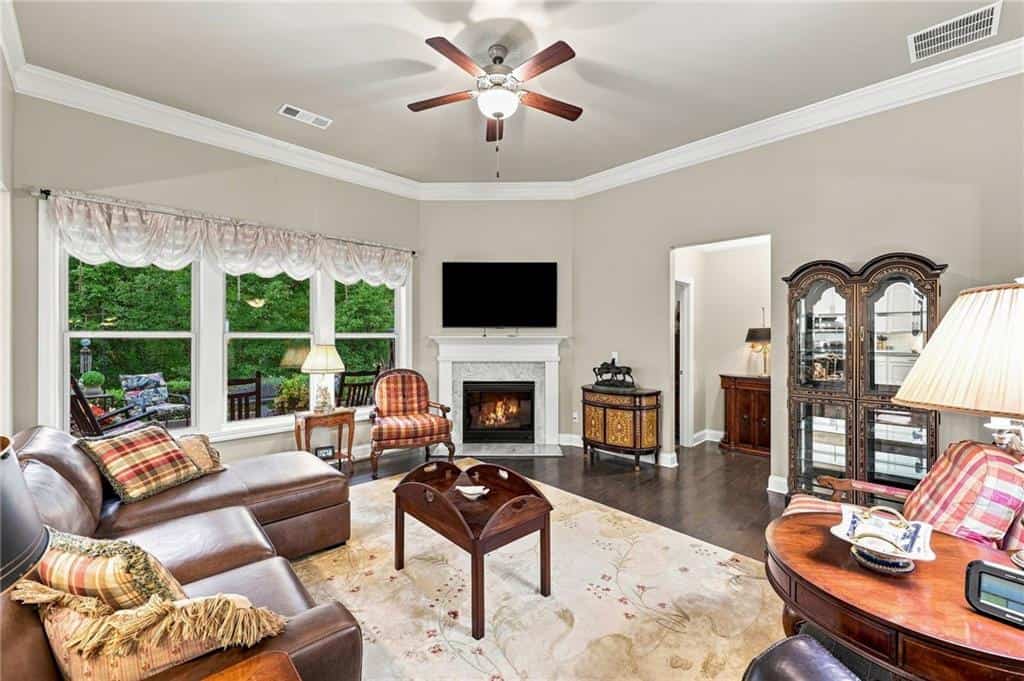 Listing photo 6