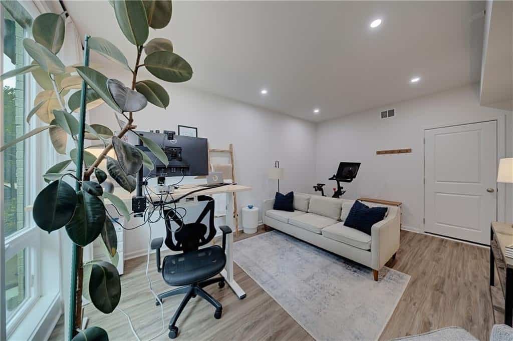 Listing photo 6