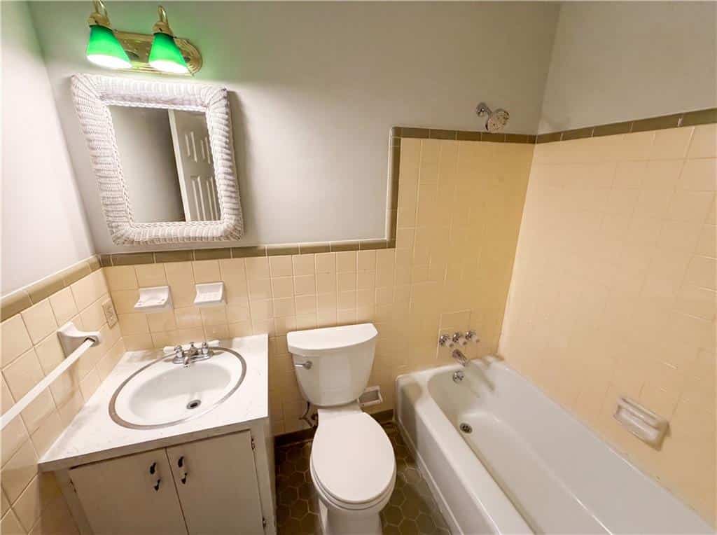 Listing photo 6