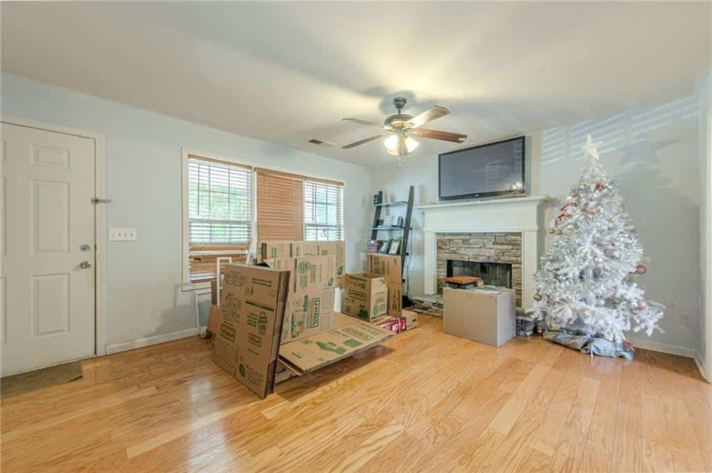 Listing photo 6