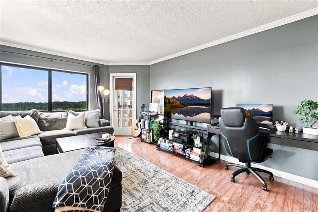 Listing photo 6