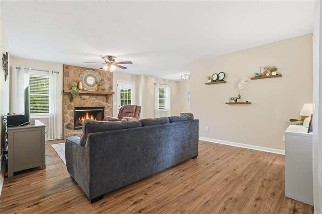 Listing photo 6