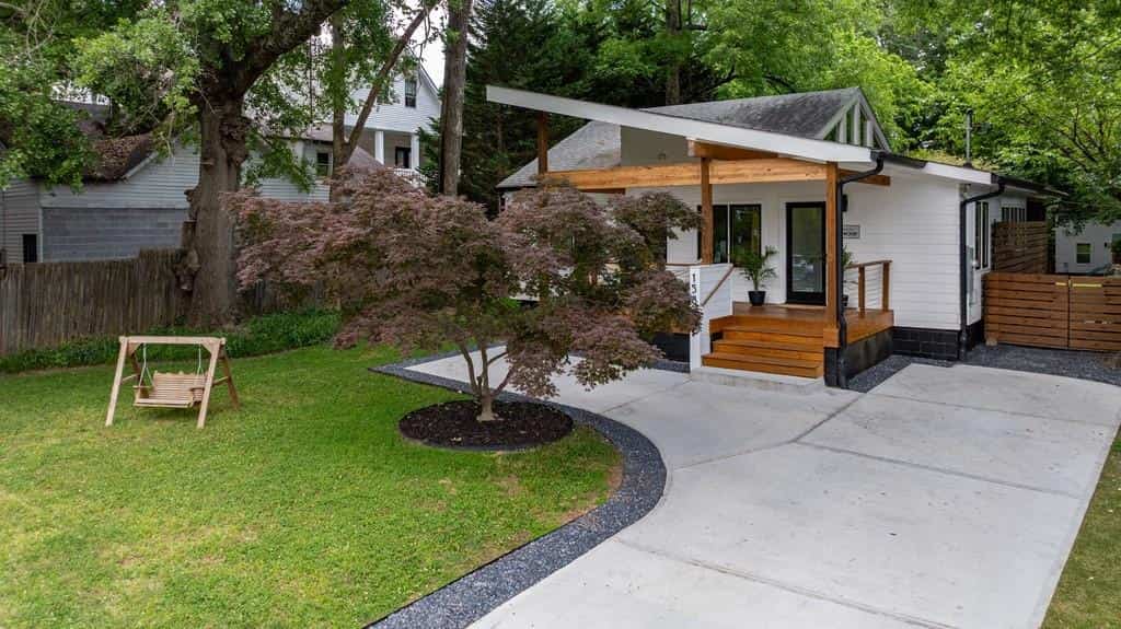 Listing photo 2