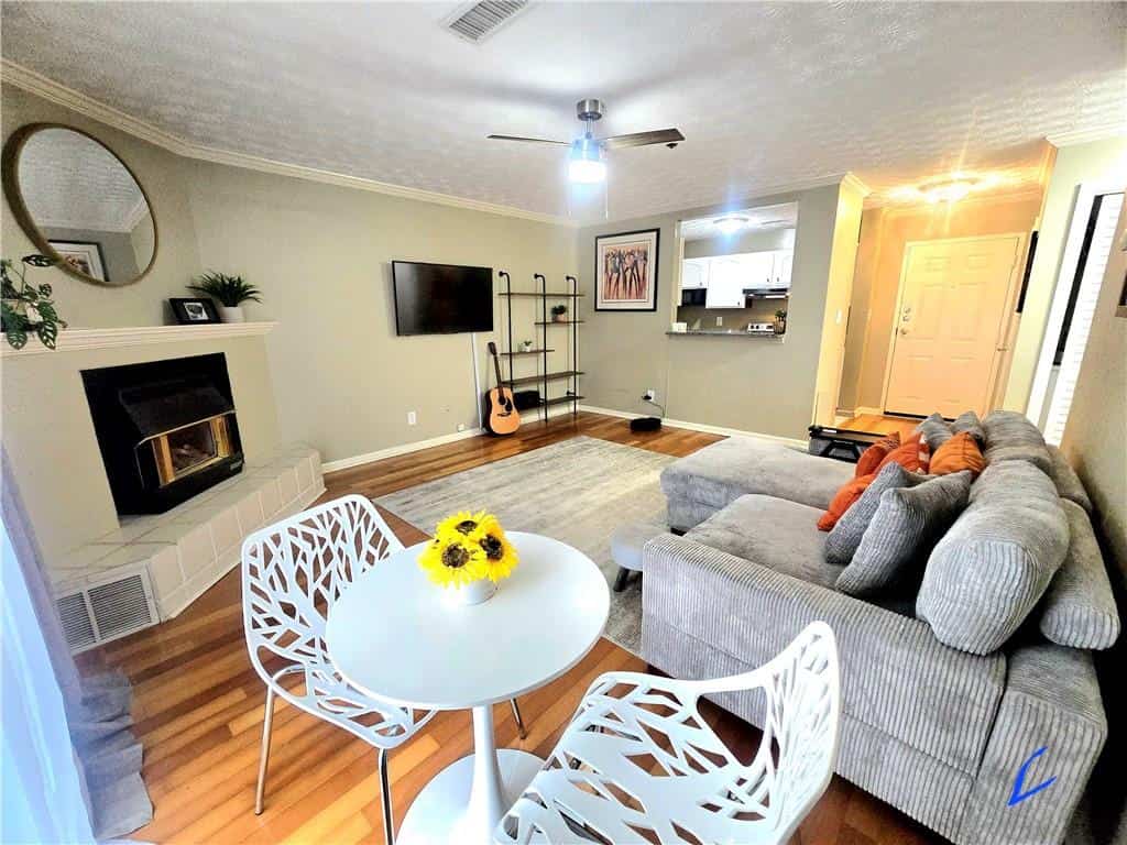 Listing photo 6