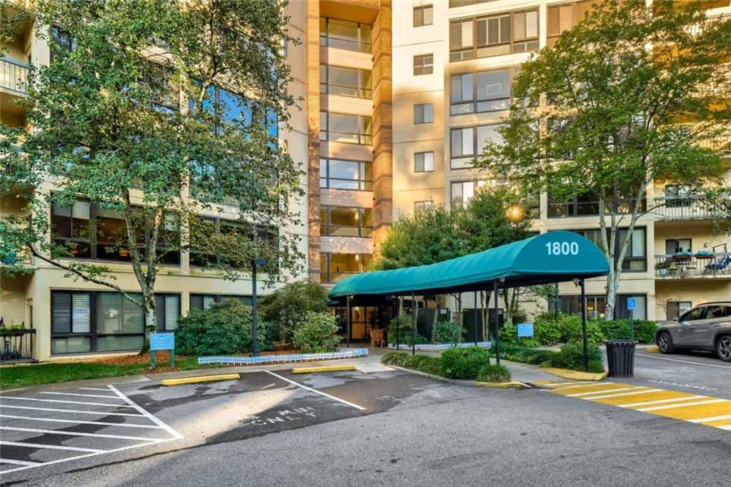 1800 Clairmont Lake 218 #218, Decatur, GA 30033