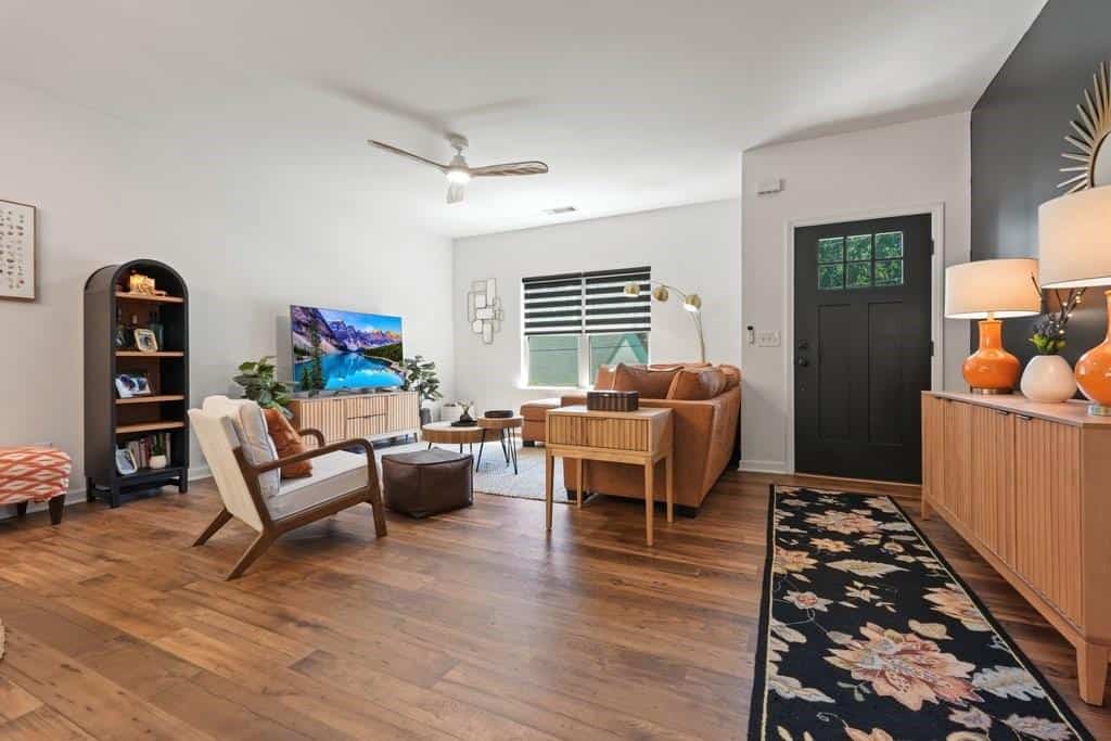 Listing photo 6