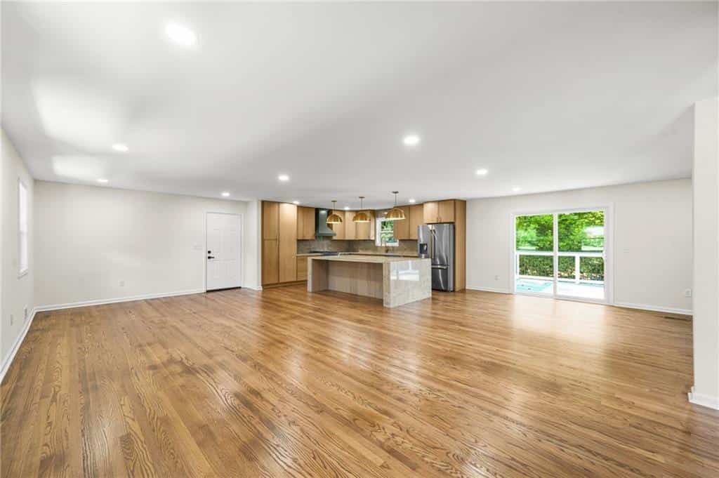Listing photo 6