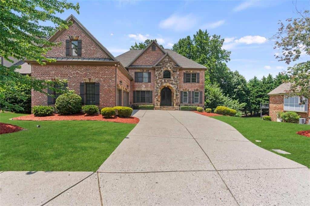 2452 Walkers Glen Lane, Buford, GA 30519