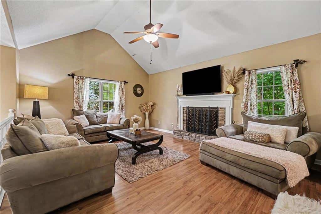 Listing photo 6