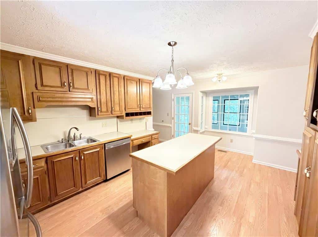 Listing photo 6
