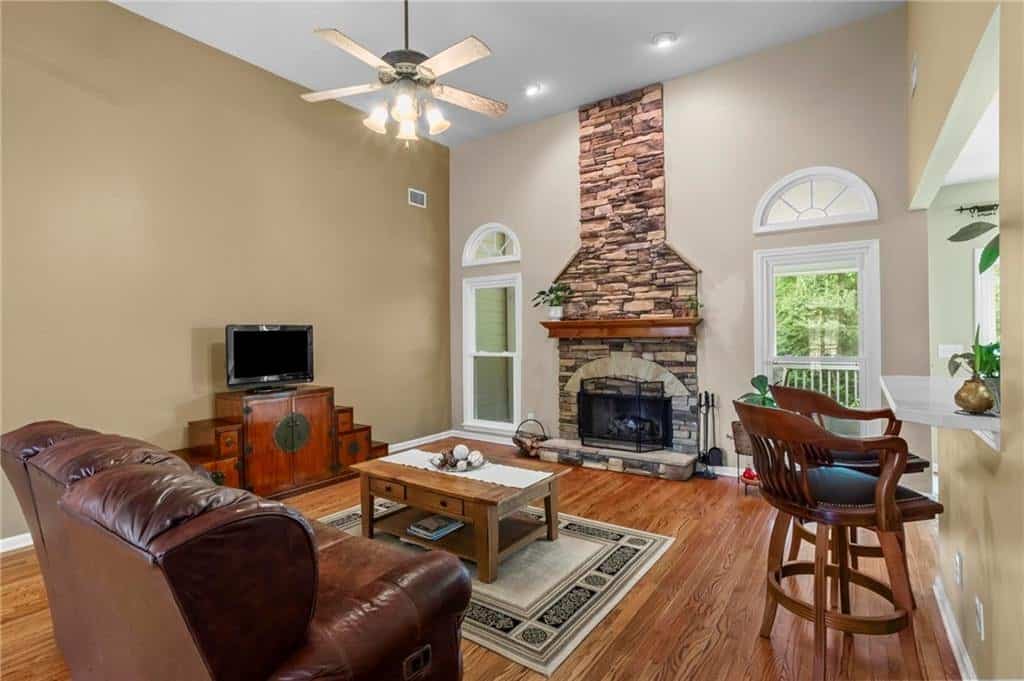 Listing photo 6