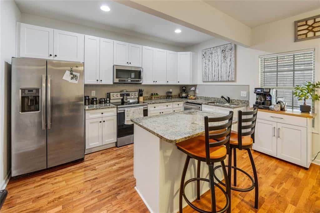Listing photo 3