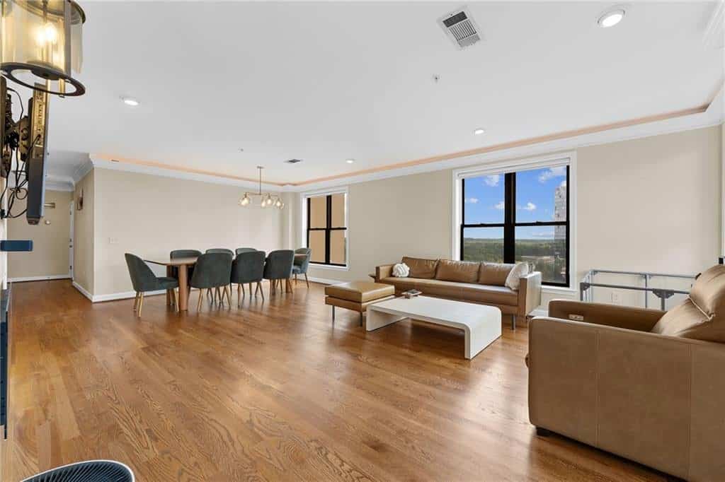 Listing photo 6