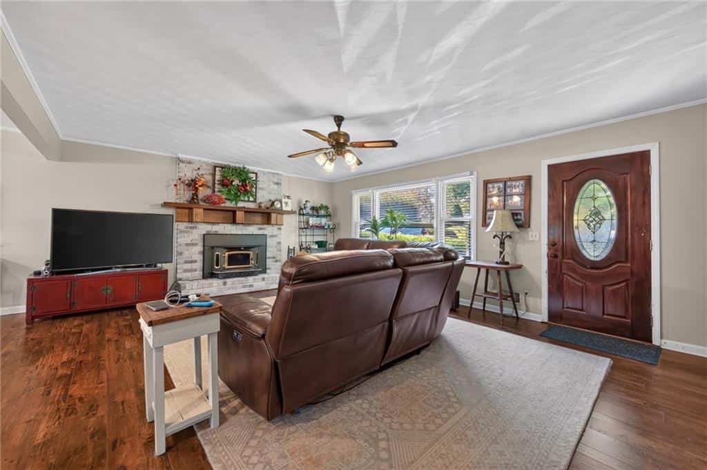 Listing photo 6