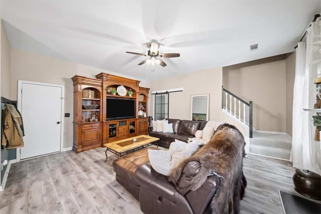 Listing photo 6