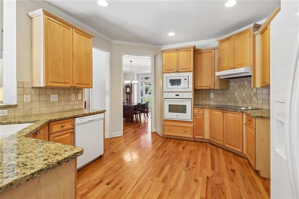 Listing photo 6