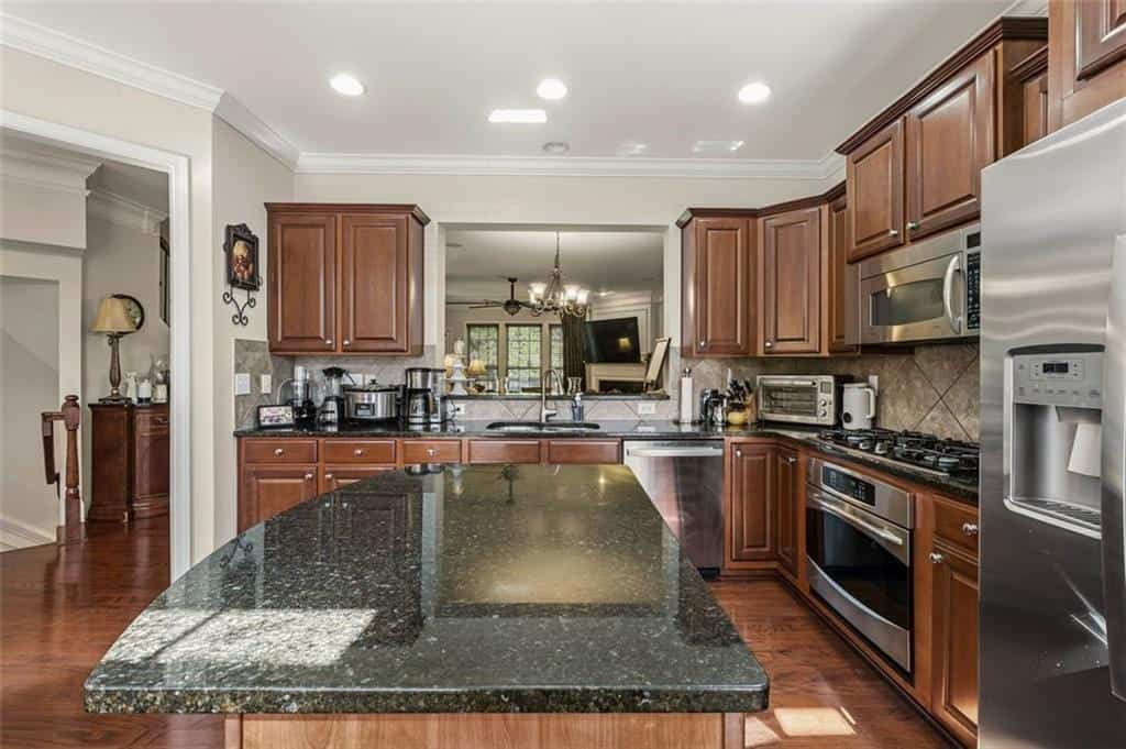 Listing photo 6