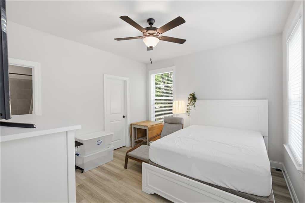 Listing photo 6