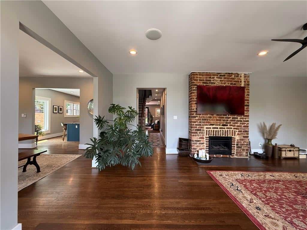 Listing photo 6