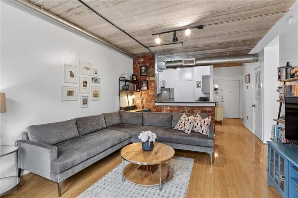 Listing photo 6