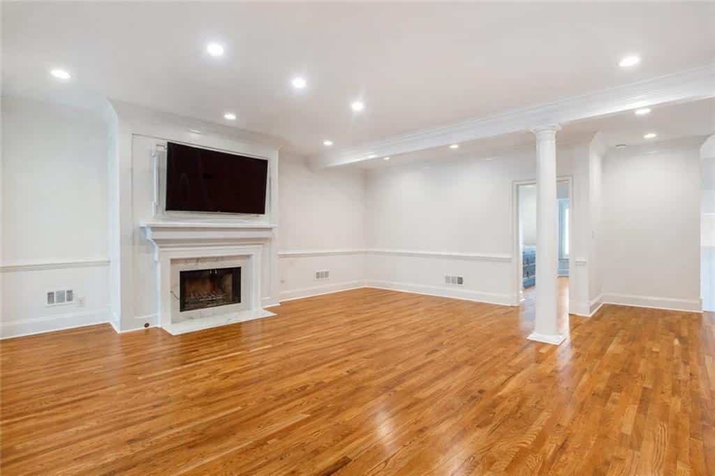Listing photo 6