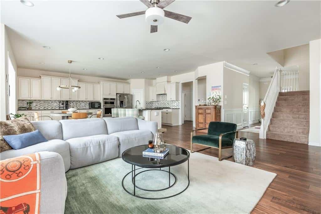 Listing photo 3